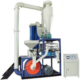 La máquina del pulverizador del PVC de la capacidad grande adopta el auto - uniforme de alimentación